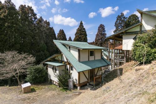 room detail thumbnail 2