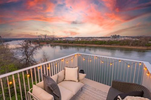 Riverfront Condo with Views 0 7 Miles From Broad in Nashville, USA