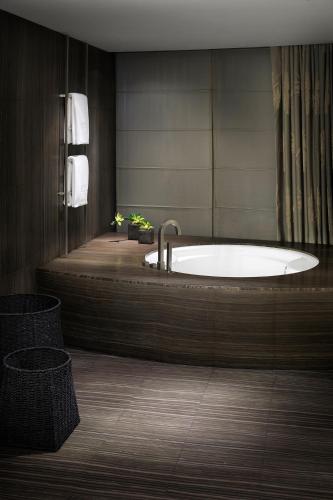 550585225 Armani Hotel Dubai, Burj Khalifa