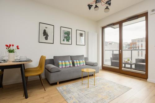 Apartment with Parking and Balcony in Mokotów by Noclegi Renters, Varsovie