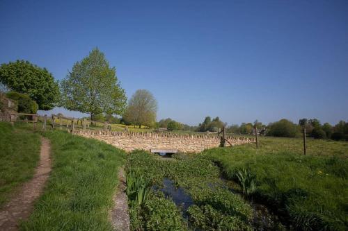Wishbone Cottage In The Cotswolds - image 10