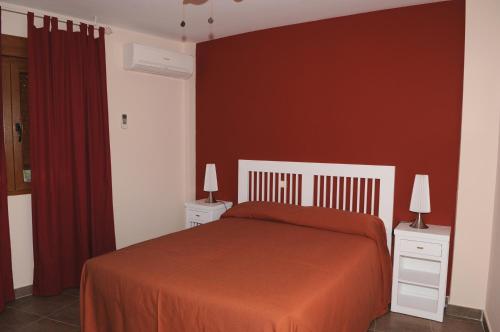 1 queen bed, 2 twin beds