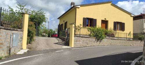 Viesnīcas āriene, La casa sul poggio in Lubriano