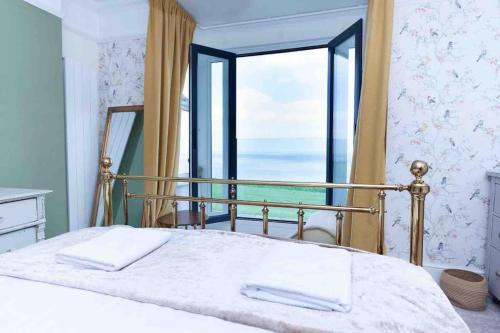 Seafront home with fabulous sea views gîte à louer Pan Sand