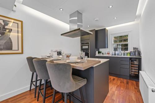 Knightsbridge 3 Bedroom Home 1 Minute Harrods, Londyn (zdjęcie 6)