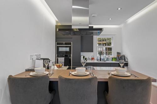 Knightsbridge 3 Bedroom Home 1 Minute Harrods, Londyn (zdjęcie 7)