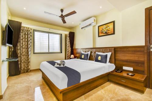 Super Townhouse OAK Hotel Chaitanya Executive Near Fun Time Multiplex