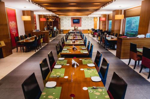 ห้องอาหาร, The Alcor Hotel in ชัมเศทปุระ