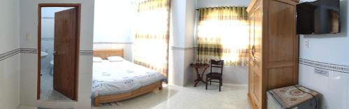 Deluxe Single Room with Balcony image 2