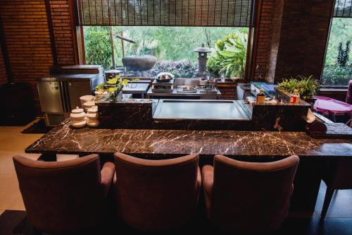 ห้องอาหาร, The Alcor Hotel in ชัมเศทปุระ