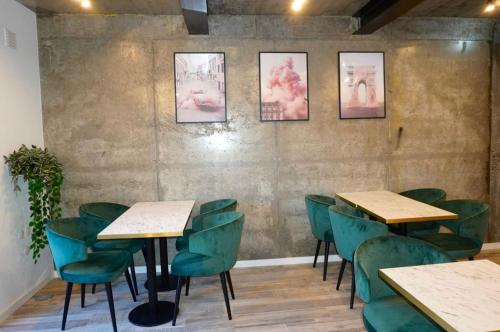 Lux'Otel City Lodge in บาเซโลซ