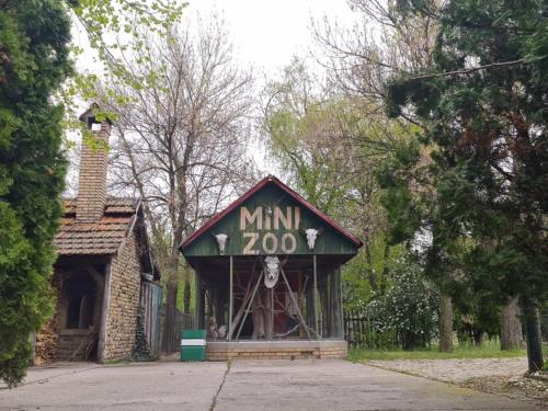 Guljaš Čarda Old (Guljas Carda Old) in Šupljak