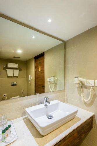 Deluxe Double Room image 2