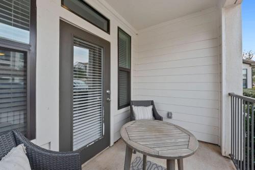 Luxury 1 BR in the heart of Sugar Land w Pool in Sugar Land, USA