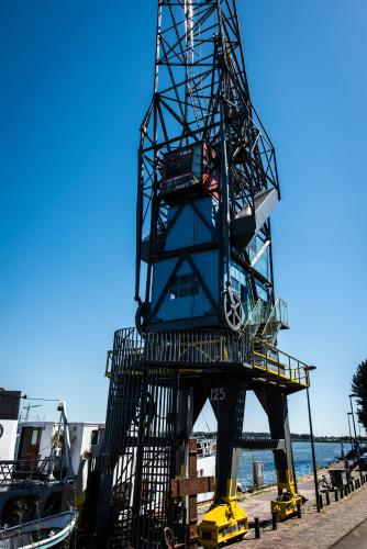 The Yays - Crane Apartment - image 6