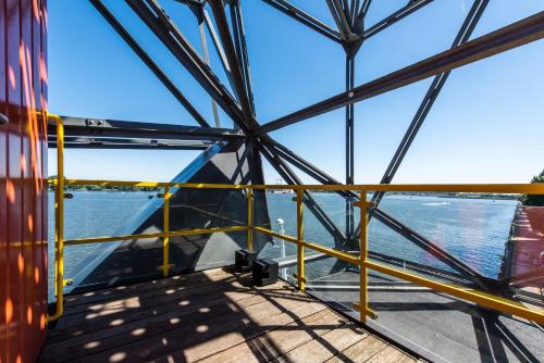 The Yays - Crane Apartment - image 9