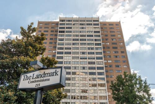 Atlanta Downtown! King Bed! Paid Onsite Parking! LM2102 in Atlanta, USA