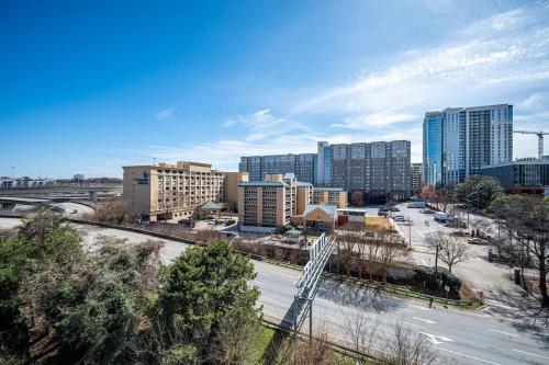 Downtown Atlanta! Onsite Parking! 24 CONCIERGE LM908, Atlanta