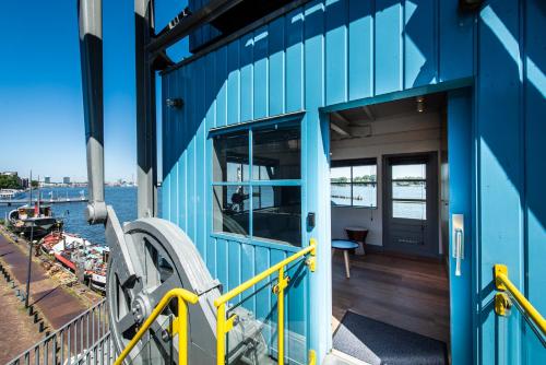 The Yays - Crane Apartment - image 12