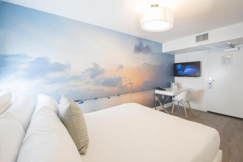 President Villa Stop at President Villa to discover the wonders of Miami (FL). The hotel offers guests a range of services and amenities designed to provide comfort and convenience. Take advantage of the hotels free