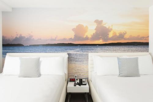Deluxe Double Room with Two Queen Beds image 6