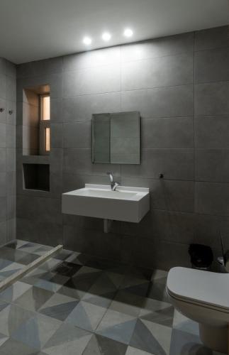 One-Bedroom Premium Apartment image 9