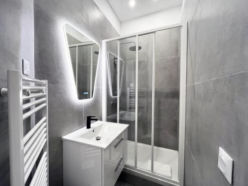 Urban Flat 08 - The Panoramic Flat in Paris - image 13