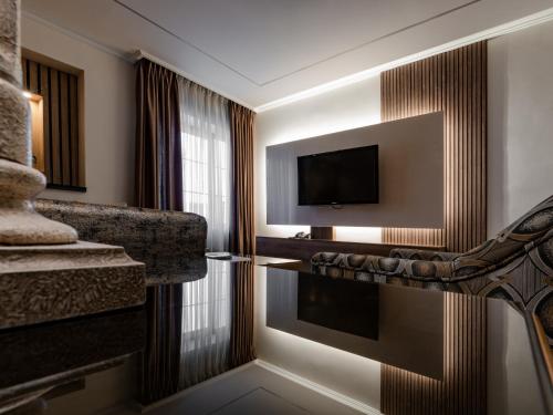 One-Bedroom Premium Apartment image 8
