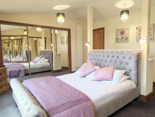 Torridon 1 with Private Hot Tub - Fife - Loch Leven - Lomond Hills- Pet Friendly in Bowershall