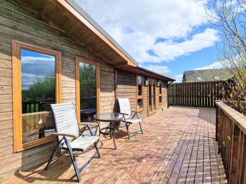 Torridon 1 with Private Hot Tub - Fife - Loch Leven - Lomond Hills- Pet Friendly in Bowershall