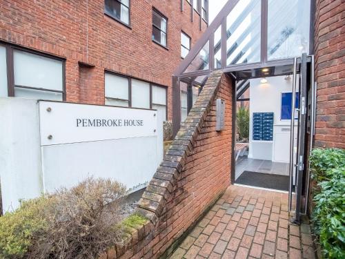 Pembroke House Apartments Exeter For Families Business Relocation Free Parking