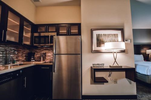 Hotel Room Kitchen Free parking Washer&Dryer Gym Relux Studio Group 1 in Houston, USA
