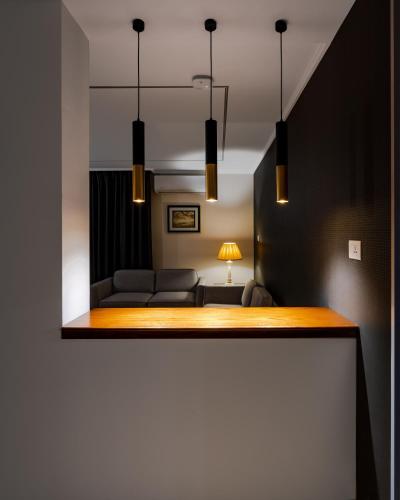 Deluxe One-Bedroom Apartment image 5