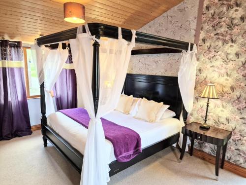 Ochil 8 with Private Hot Tub - Fife - Loch Leven - Lomond Hills in Bowershall