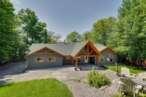 Mirror Mirror Fabulous newly renovated 8 bedroom Muskoka cottage