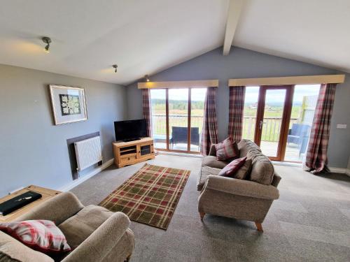 Ochil 10 with Private Hot Tub - Fife - Loch Leven - Lomond Hills in Bowershall
