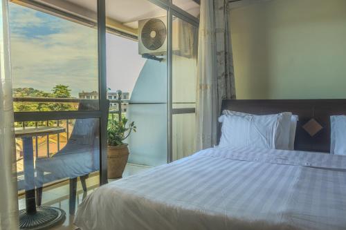 Executive Suite image 3