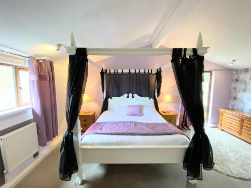 Ochil 10 with Private Hot Tub - Fife - Loch Leven - Lomond Hills in Bowershall