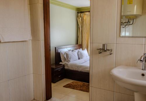 Deluxe King Room image 1