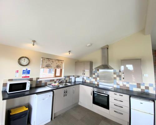 Ochil 10 with Private Hot Tub - Fife - Loch Leven - Lomond Hills in Bowershall