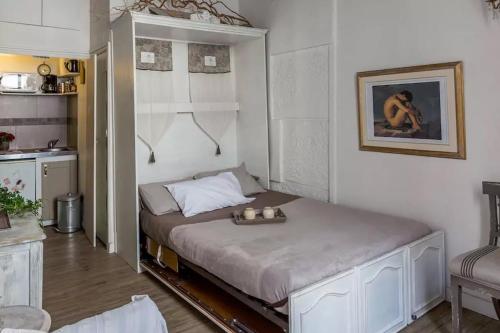 La Belle Du Marais - image 6