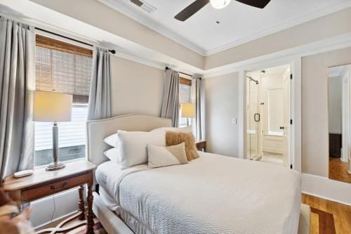 Downtown 3 Bedroom with Tons of Natural Light Downtown 3 Bedroom with Tons of Natural Light