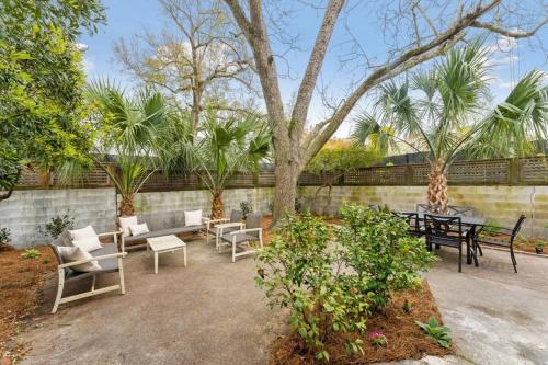 Downtown 3 Bedroom with Tons of Natural Light Downtown 3 Bedroom with Tons of Natural Light