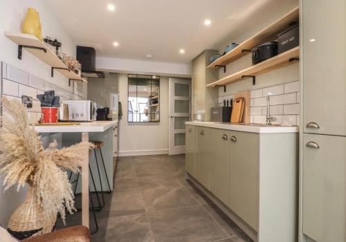 ห้องครัว, Artists Hideaway in บอทเทิล