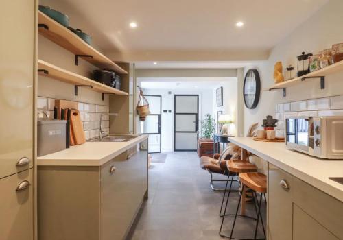 ห้องครัว, Artists Hideaway in บอทเทิล