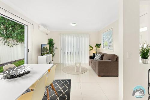 Aircabin - Oxley Park - Lovely & Comfy - 2 Bed