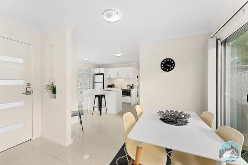 Aircabin - Oxley Park - Lovely & Comfy - 2 Bed