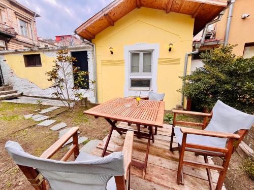 One-Bedroom Chalet image 2