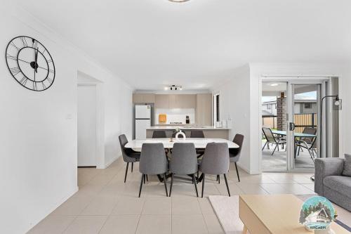 Aircabin - Edmondson Park - 4 Beds Compy House