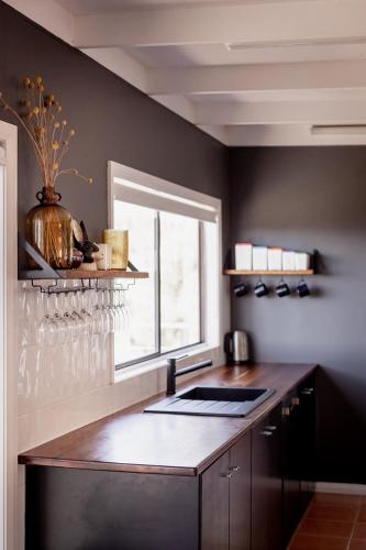 'Lazy Susan's' Waterfront Shack